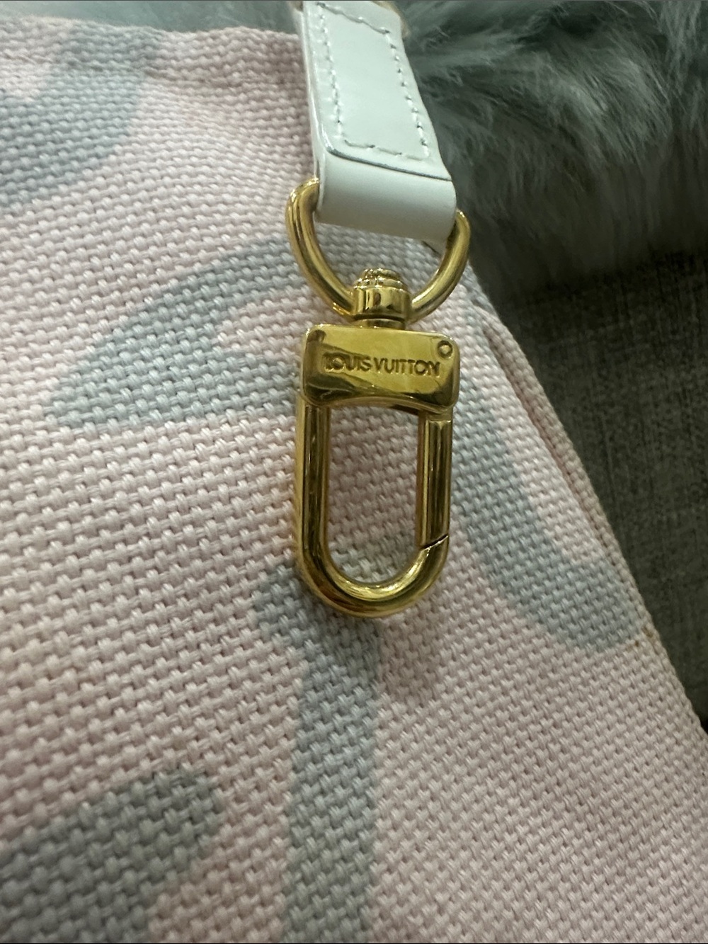 LOUIS VUITTON LIMITED EDITION Blush Pink Canvas Tote with White Leather Trim - Picture 3 of 10